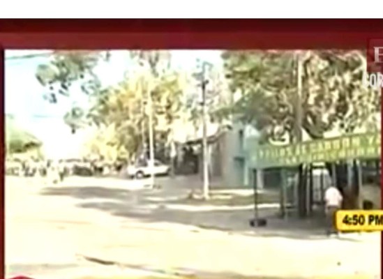 Alumnos del Central destruyen motocicleta de periodista