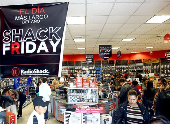 Masiva afluencia de consumidores hondureños en el 'viernes negro'