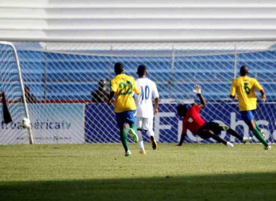 Honduras logra el pase a la Copa Oro con doblete de Andy Nájar