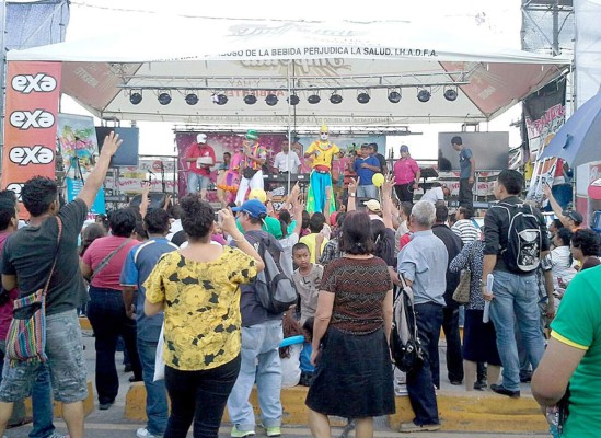 Con gran carnaval, Tegucigalpa conmemora su 436 aniversario