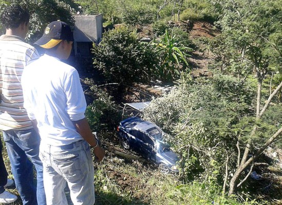 Honduras: Empleada de banco se salva de morir en accidente