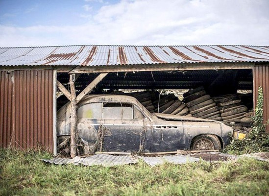 Encuentran en Francia colección multimillonaria de autos clásicos