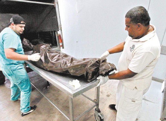 Taxista pierde la vida y pasajero logra sobrevivir