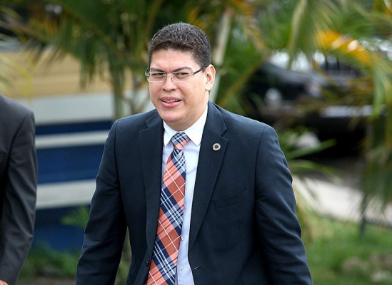 Honduras busca recuperar fondos del IHSS