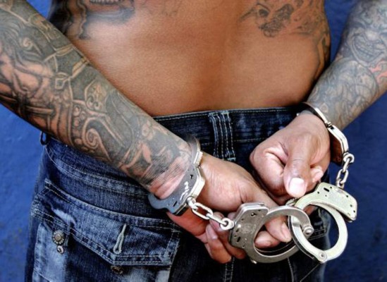 Arrestan a 32 miembros de la pandilla Mara Salvatrucha en EEUU