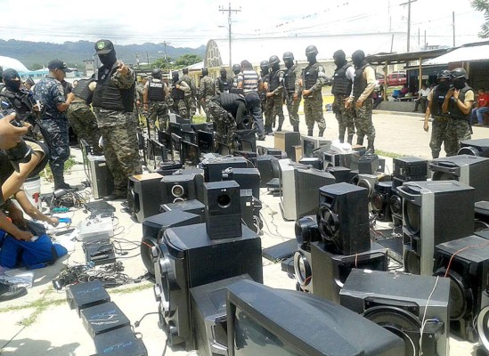 Con plasmas y PlayStation se divierten reos en la PN