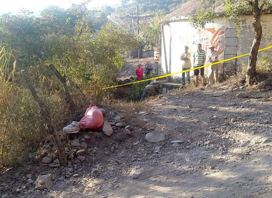 Honduras: Hallan cadáver encostalado en la aldea Yaguacire