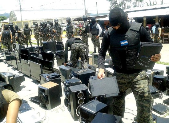 Con plasmas y PlayStation se divierten reos en la PN