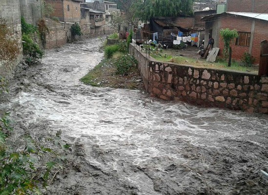 Se inundan mercados y residenciales de la capital de Honduras