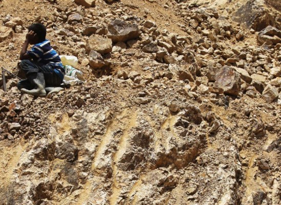 Niños expuestos a morir por el oro