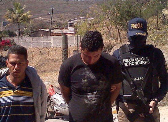 Capturan a dos supuestos extorsionadores de transportistas