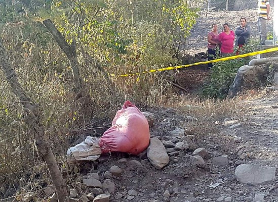 Honduras: Hallan cadáver encostalado en la aldea Yaguacire