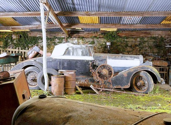 Encuentran en Francia colección multimillonaria de autos clásicos