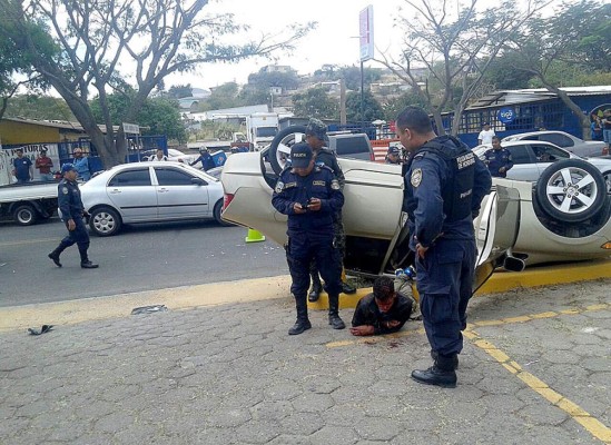 Presuntos ladrones se accidentan tras alzarse con más de L 200 mil