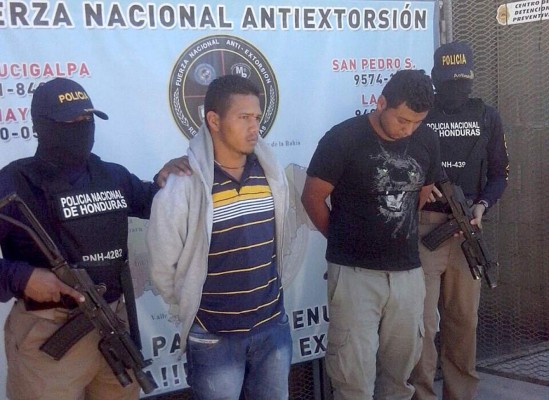 Capturan a dos supuestos extorsionadores de transportistas