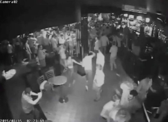 Deja en coma a un hombre por bailar con su novia