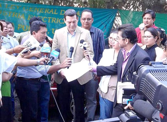 Empleados de la ENEE protestan en Tegucigalpa