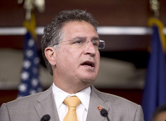 Legislador en contra de deportación de niños