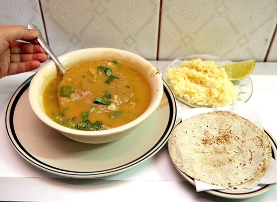 Cómo hacer una sopa de pescado seco