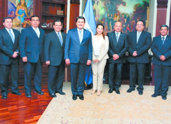 JOH oficializa cambios en ocho instituciones de gobierno