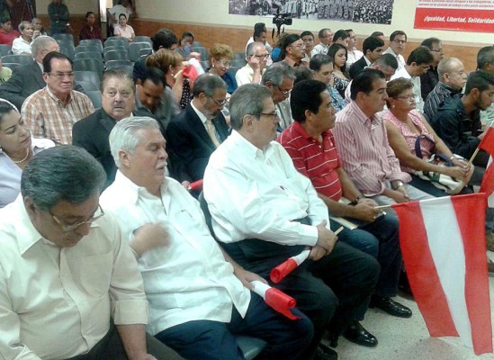 Rinden homenaje a líderes de Huelga del 54