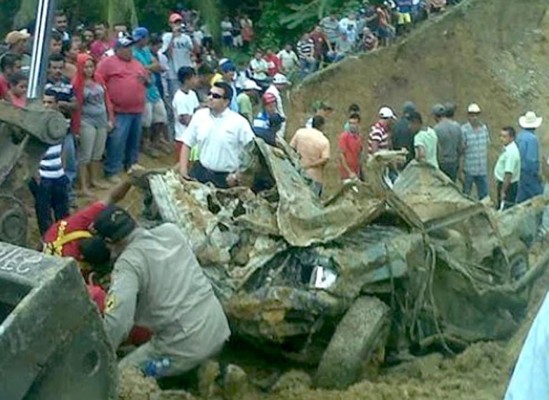 Honduras: Hallan carro que cayó a hondonada, pero no a sus ocupantes