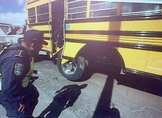 Bus se desarma en el bulevar Centroamérica