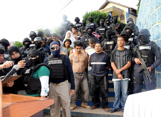 Tegucigalpa: Detienen a 15 personas en posesión de indumentaria policial