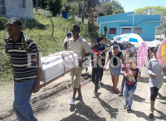 Adiós a Briana, víctima mortal de incendio en Feria del Agricultor