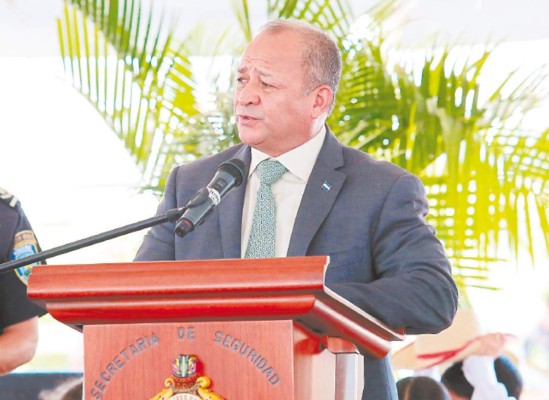 Seguridad incluyó como escolta de Sabillón a una policía embarazada