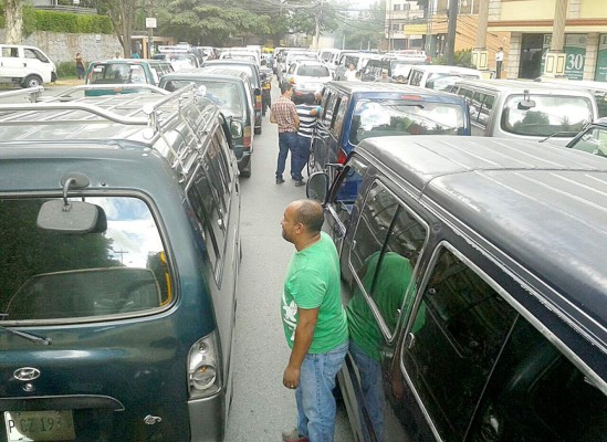 Protesta de rapiditos llega al Congreso Nacional