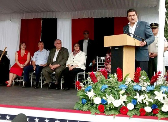 JOH acude a fiesta de independencia de EUA