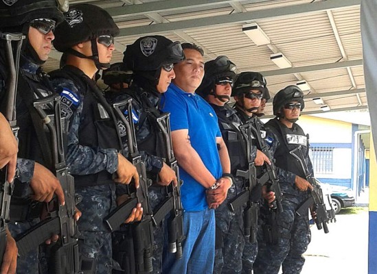 Capturan a policía activo vinculado con el cartel de los Valle