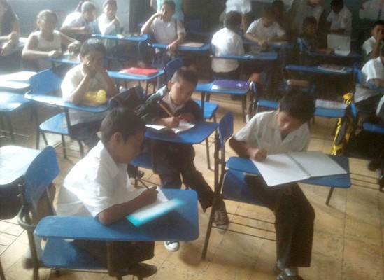 Niños de Honduras comienzan año escolar 2015