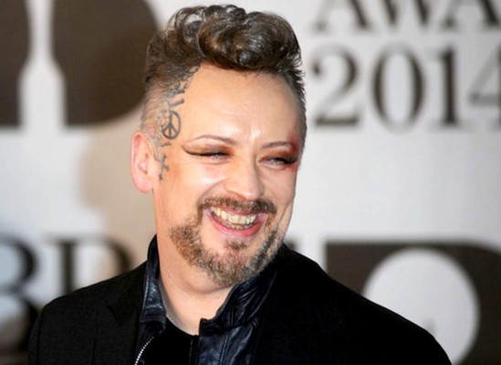 Irreconocible Boy George sin maquillaje