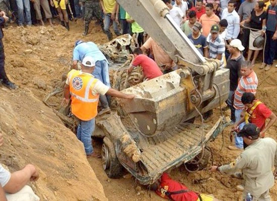 Honduras: Hallan carro que cayó a hondonada, pero no a sus ocupantes