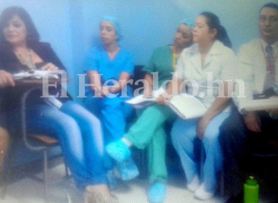 Realizan prueba de ADN al bebé que habría sido intercambiado en HEU