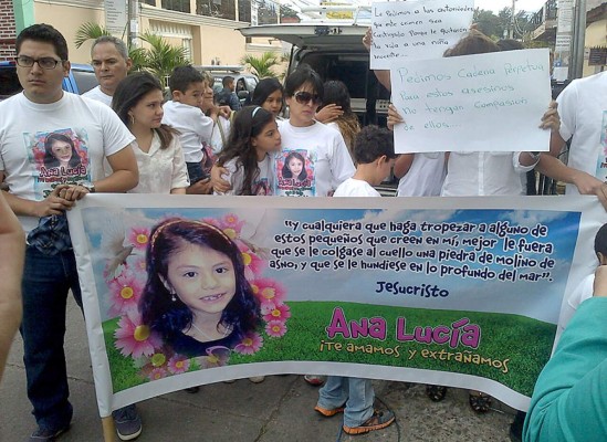 Exigen justicia para Ana Lucía en juzgados de Tegucigalpa