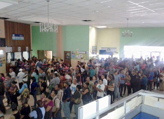 Honduras: Pacientes se aglomeran en busca de citas