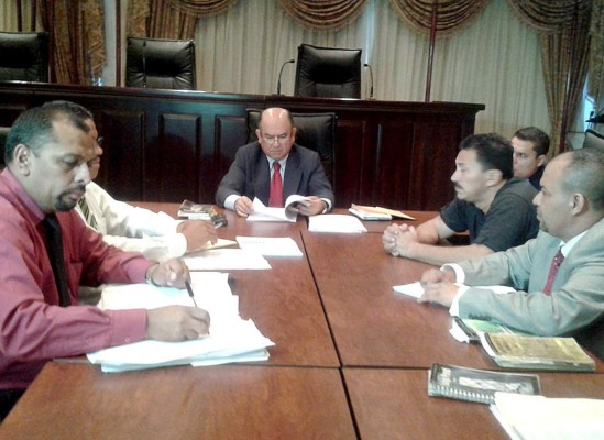 A batallón manda juez al diputado Luis Galdámez