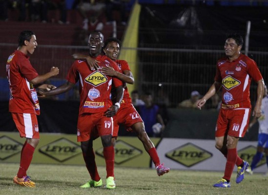 Noche mágica para Riascos con hat trick ante el Honduras