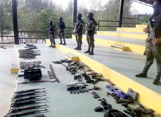 Decomisan armas de guerra en Juticalpa