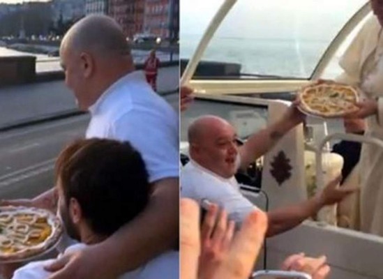 VIDEO: Francisco recibe una pizza en el Papamóvil