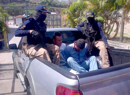 Con 50 mil lempiras cae taxista extorsionador