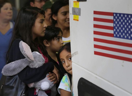 No logran acuerdo en caso de familias detenidas