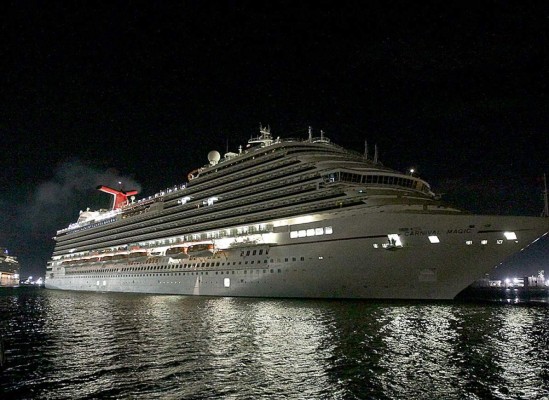 Vuelve a EE UU crucero con pasajera en cuarentena
