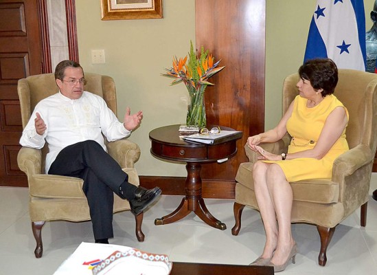 Canciller de Ecuador visita Honduras