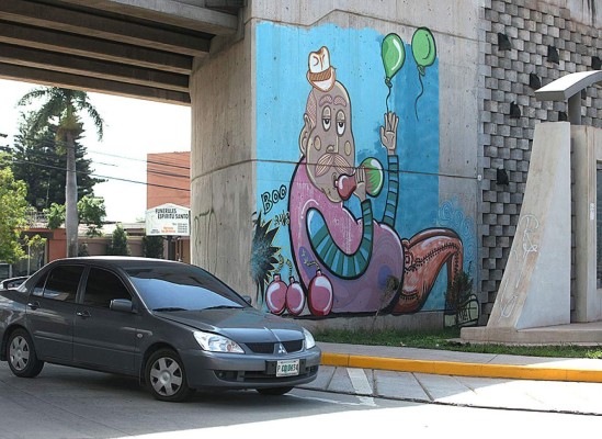 Hondureños a favor y en contra de grafitis