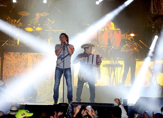 Carlos Vives pone a bailar a los hondureños al ritmo del vallenato