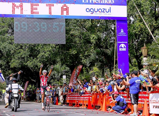 Pablo César Cruz, ganador élite de la 3ra Vuelta Ciclística